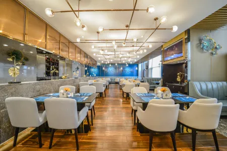 Zhongzhou Huayue International Hotel Отели рядом с достопримечательностью «Da Song Yu He»