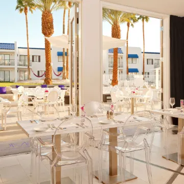 Serene Vegas Boutique Hotel Las Vegas Отели рядом с достопримечательностью «Лас Вегас Стрип»