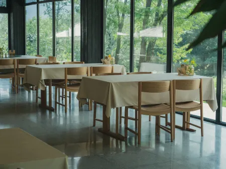 Huishanli Humanities Resort Отели в г. Исянь