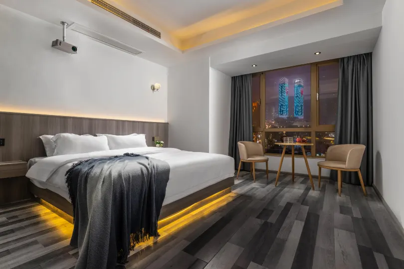 Yifeng Hotel