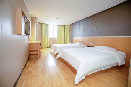 7Days Inn Chain Hotel (Luoding Central)