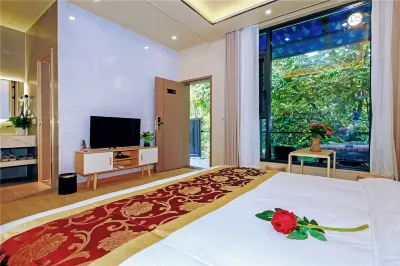 Fenghuangxi Holiday Hotel Hotels near Black Dragon Pool