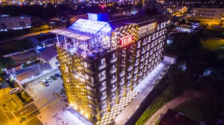 Hotel Labuan Point Отели рядом с достопримечательностью «Chimney»