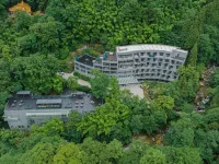 J·Mountain Hotel Hotels near Bright Summit