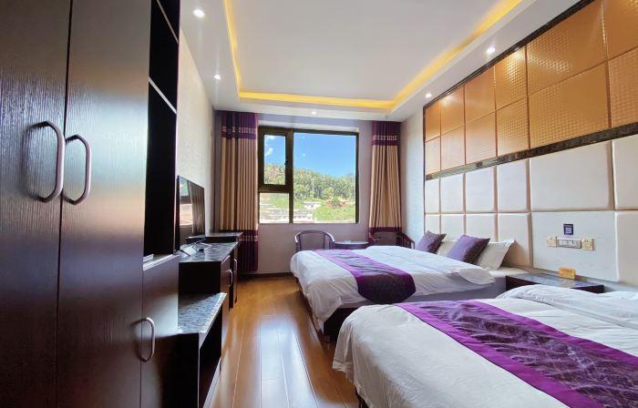 Langmusi Dingding Hotel