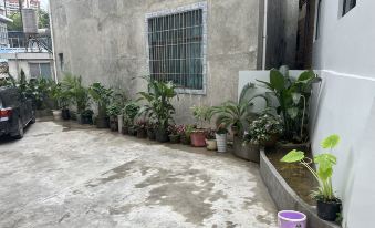 Junyi Courtyard-Style Hotel (Linxiang District No. 1 Middle School)