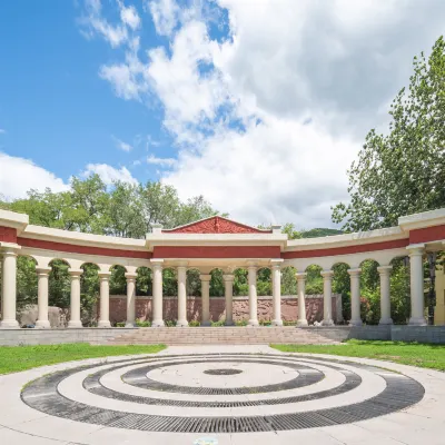 Beijing Jinyu Fengshan Hotspring Resort Hotels near Changping Seven-hole Bridge Flower Sea
