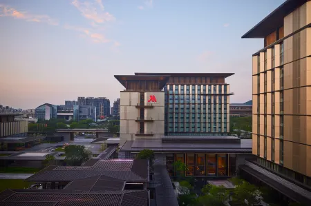 Guangzhou Marriott Hotel Baiyun Отели рядом с достопримечательностью «Guangdong University of Foreign Studies»