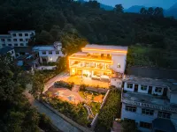 Jiguan Cave Yuelai Yueman Homestay English