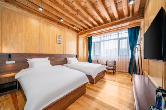 Zhaotong Courtyard Homestay (Fada Plaza)