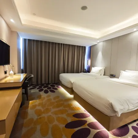 Yayi Light Luxury Hotel (Chifeng High-speed Railway Station)