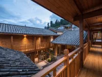 Yijian Yunkuan Vista Panoramic Resort(Lijiang Ancient City Dashuiche Branch) Hotels near Square Street