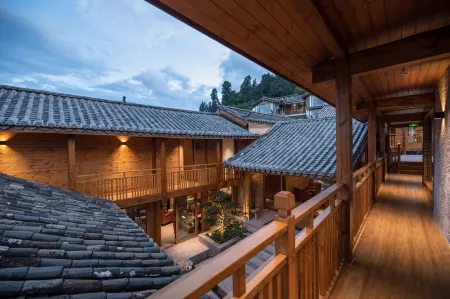 Yishi Yunkuan Ancient City Panoramic Homestay (Lijiang Ancient City Dashuiche Branch)