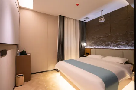 Qingdao Xujia Xinoxin Intelligent Hotel (May Fourth Square Olympic Sailing Center) Отели рядом с достопримечательностью «Qingdao TV Tower-High Altitude Experience Hal»