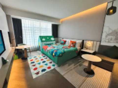 Holiday Inn & Suites Qingdao Jinshui Hotels near Licang District