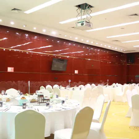 River & Holiday Rezen Hotel Pengshui