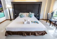 Blue Carina Hotel(Central Phuket) - Parvekkeita