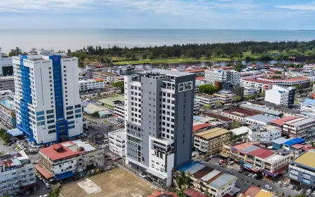 Mercure Miri City Centre Отели рядом с достопримечательностью «Коко Кабана»