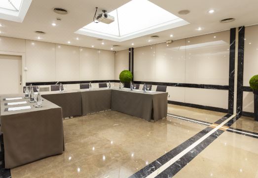 3. 호텔 더비 바르..