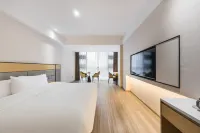 New Crescent Moon Hotel (Meishan East Station Chunxi Square Branch)