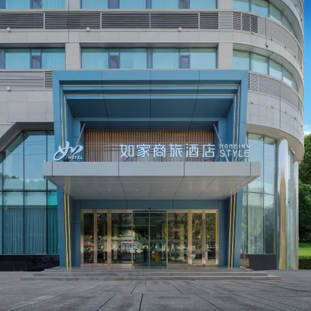 Homeinn Selected Hotel (Korla Jiaotong West Road People's Square)