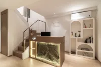 Nanjing Childhood Hotel Apartment (Wuhou Street Subway Station Jindi Center) - Condos