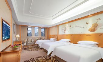 Vienna Hotel (Kunming Dianchi Dounan Flower Market Jingui Street Subway Station)