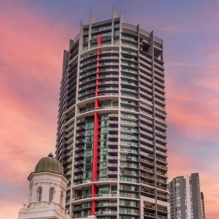 Oaks Brisbane on Felix Suites Отели рядом с достопримечательностью «Скалы Кангару-Пойнт»