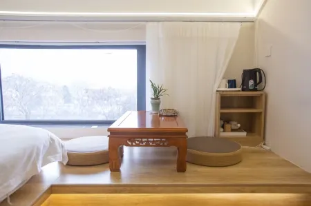 There is a homestay (Luoyi Ancient City) Отели рядом с достопримечательностью «Shenzhou Peony Garden»