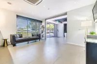Hudson Parap Hotels in Coconut Grove