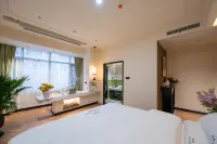 Tanjiu Hotel (Zhanggongqiao Food Street, Leshan Giant Buddha Scenic Area Branch)