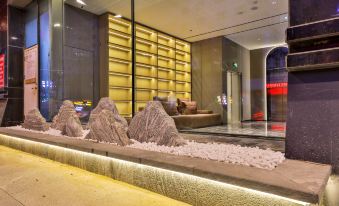 Romantic Season Yunfan Hotel (Tiexi Square 9th Road Furniture City)