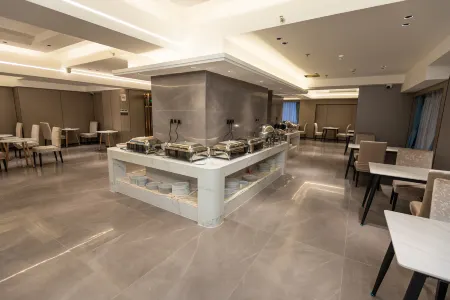 Days Inn by Wyndham Zhanjiang Economic Development Zone Отели рядом с достопримечательностью «Zhanjiang Bay Bridge»