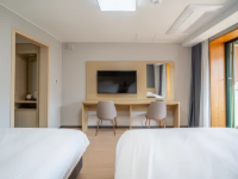 Cheongpung Resort Lake Hotel Hotels in Jecheon-si