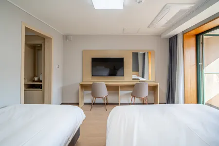 Cheongpung Resort Lake Hotel