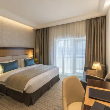 Golden Tulip Media Hotel Отели рядом с достопримечательностью «Теком»