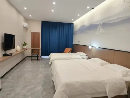 Alxa Left Banner Tenggeli Grand Hotel Отели в г. Алашань-Цзоци