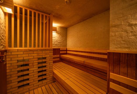 그랜드 메르쿠르 나라 카시하라의 현대적인 로비 전경