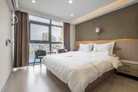 Han Le Square Hotel (Weihai High-speed Railway Station Han Le Square Night Market Store)