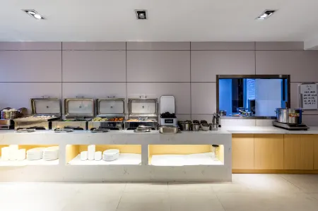 Hao Li Hotel (Guiyang International Conference and Exhibition Center) Отели рядом с достопримечательностью «Guizhou Traffic Technician College»