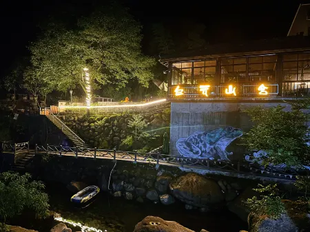 Tonglu Baiyun Mountain Homestay Отели рядом с достопримечательностью «Baiyunyuan»