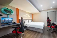 Rongyao E-Sports Hotel (Sanyawan Jiefang Road Pedestrian Street)