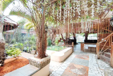 Iloilo Paraw Beach Resort Отели рядом с достопримечательностью «Траппист Монастери»