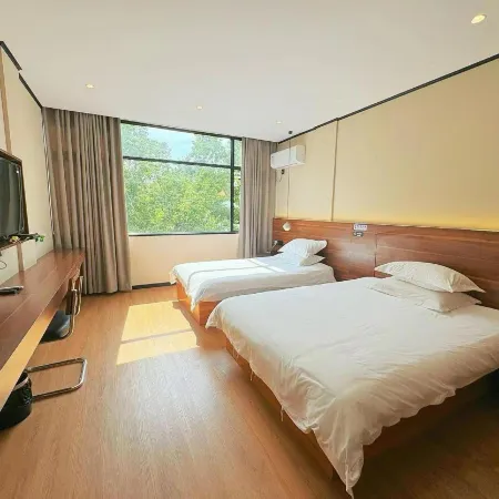 Youfeng Hotel (Pujiang Qiyun Center)