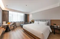 Rezen Longuu Hotel （Wuzhong Two Halls and One Center） - parking