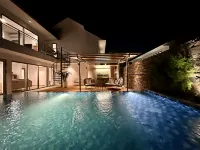Bungalow Homes Hotels in Cidadap