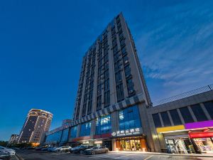 Yining  Riverside   Cloud  Hotel