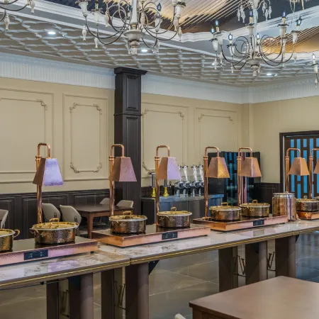 Qihua Luxury Hotel