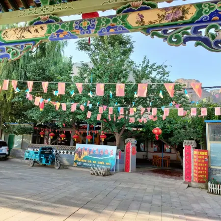 Yellow River Stone Forest Red Apple Ecological Garden Restaurant