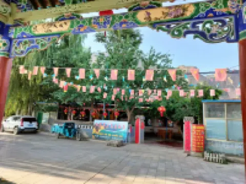 Yellow River Stone Forest Red Apple Ecological Garden Restaurant